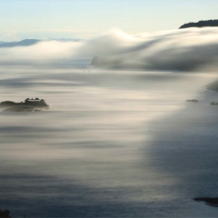 「海霧に浮かぶ」